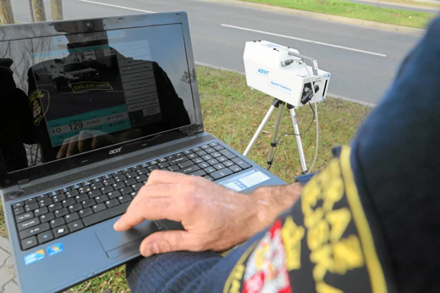 Strażnicy miejscy i gminni mogą niedługo stracić prawo do korzystania z mobilnych fotoradarów