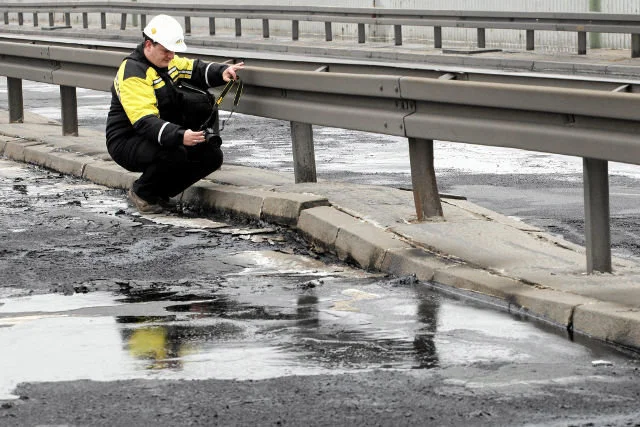 Stołeczni urzędnicy ubezpieczyli całą drogową infrastrukturę na kuriozalnych warunkach.