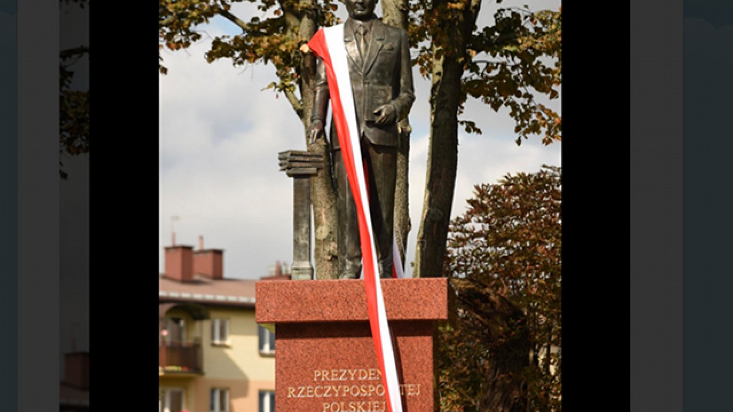 Statua Lecha Kaczyńskiego nie przypomina prezydenta