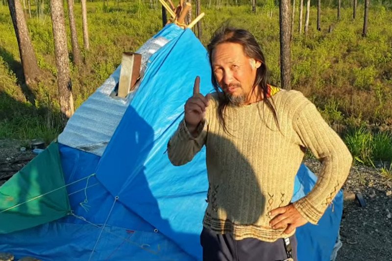 Szaman z Syberii wyruszył pieszo do Moskwy. Chce wyrzucić Putina z Kremla, bo jest przekonany, iż prezydent Rosji jest wysłannikiem sił ciemności.