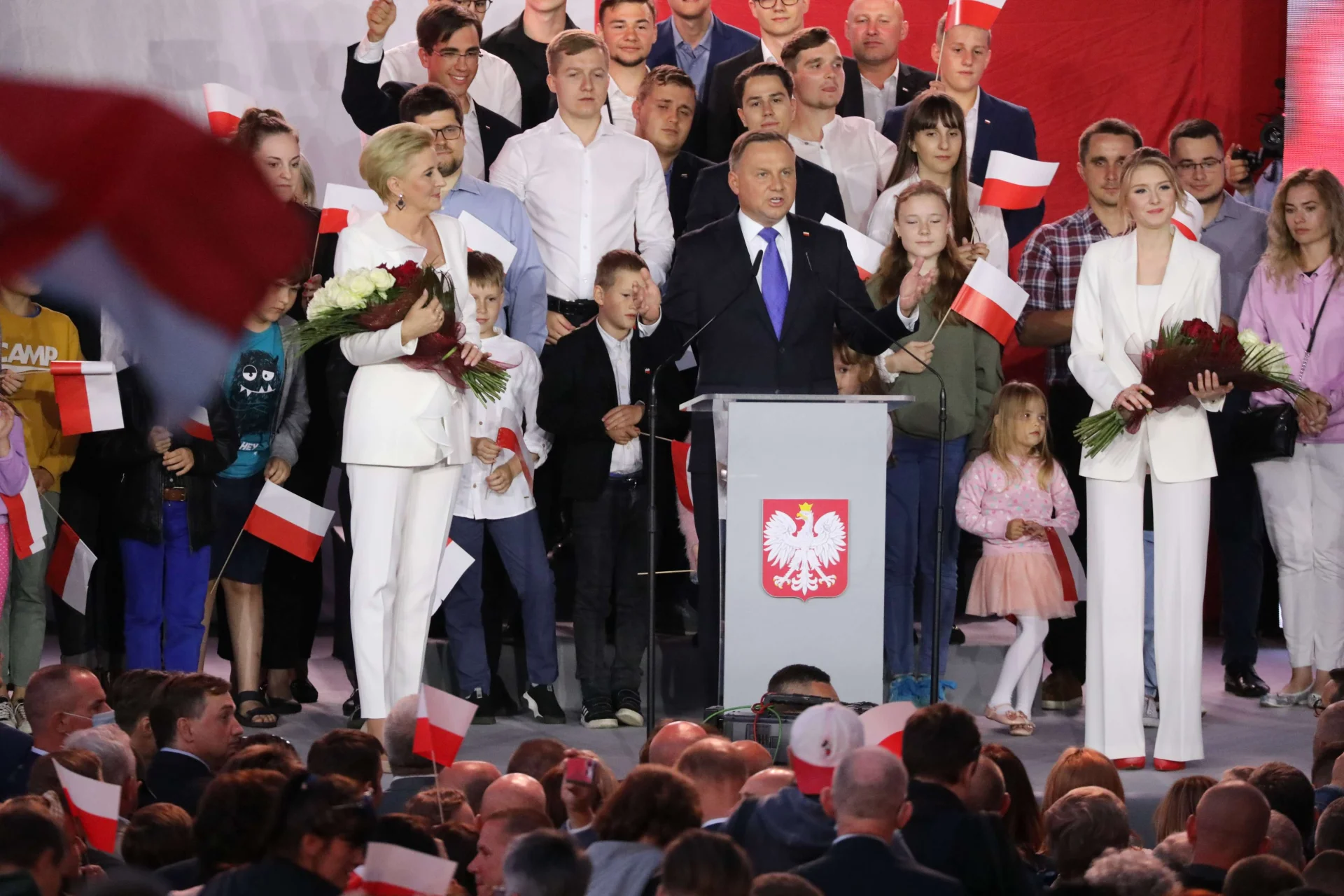 Jeszcze w nocy poznamy wynik late poll, a w poniedziałek powinniśmy poznać oficjalne wyniki wyborów prezydenckich.