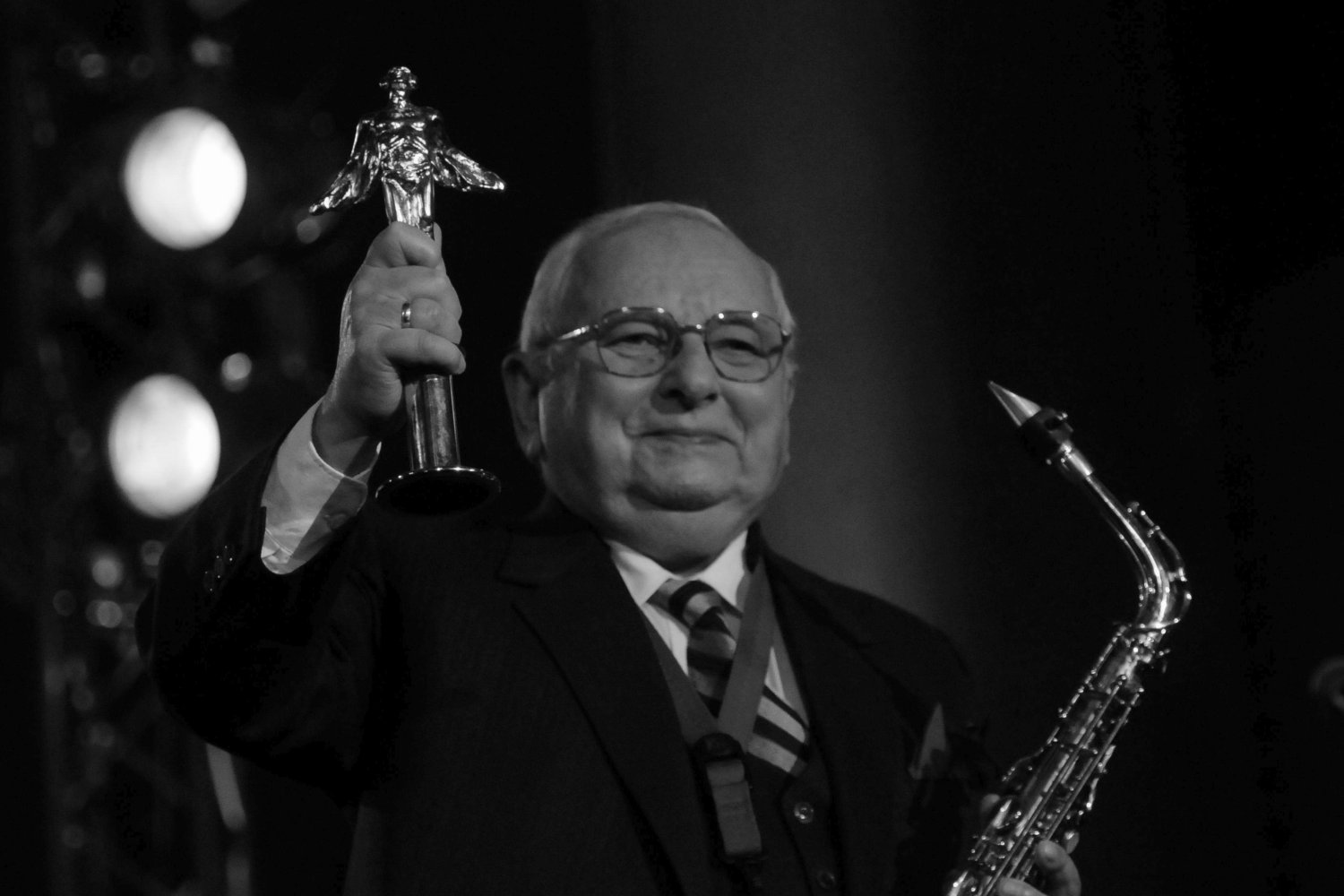Jerzy "Duduś" Matuszkiewicz nie żyje. Legendarny muzyk jazzowy zmarł w wieku 93 lat.