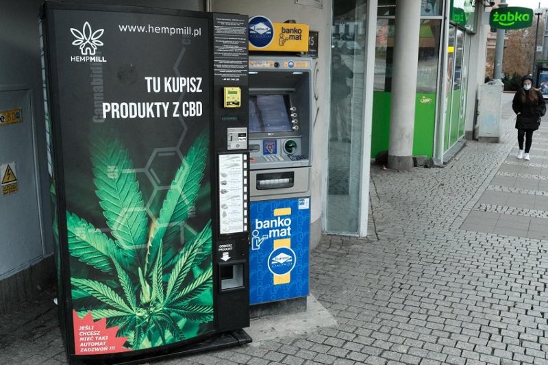W Poznaniu stanął automat z produktami CBD.