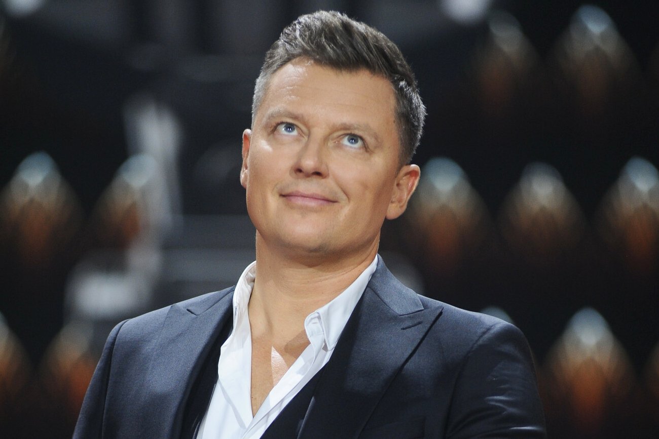 Rafał Brzozowski o wierze. Mówi, że modlitwa pomogła mu w walce o spadek