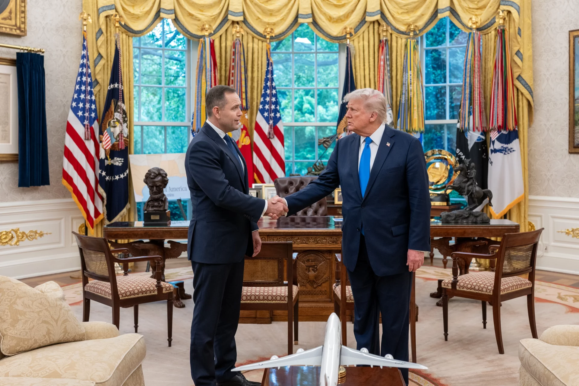 Nawrocki dostał prezent od Trumpa na zaprzysiężenie. Zdradził, co to jest
