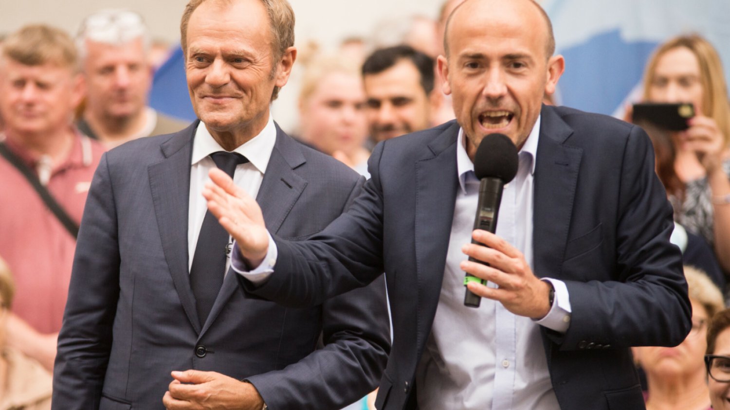 KO wyprzedza PiS w nowym sondażu Donald Tusk i Borys Budka