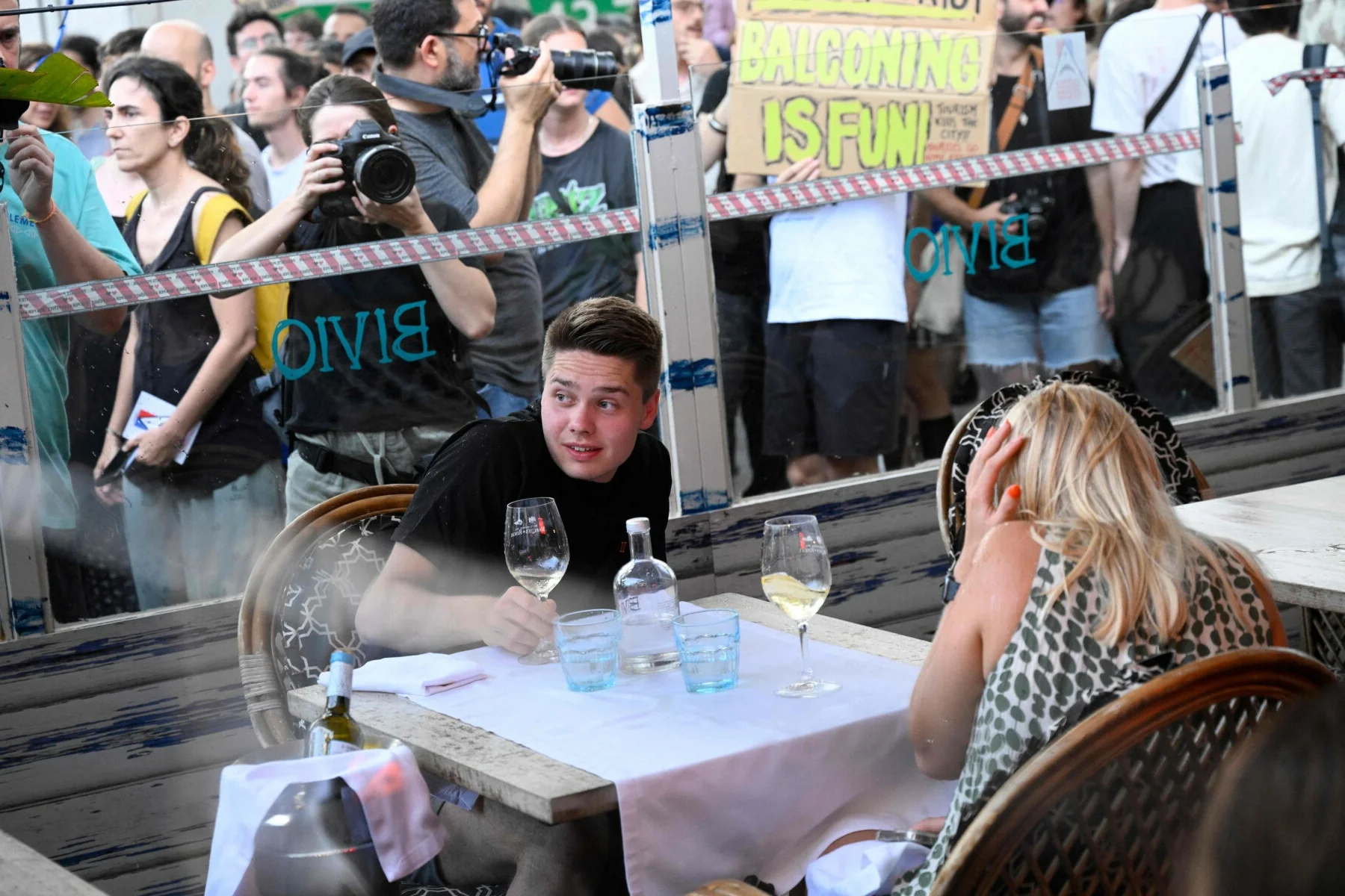 Barcelona ma dość trustów. Mieszkańcy wybrali niecodzienną formę protestu.