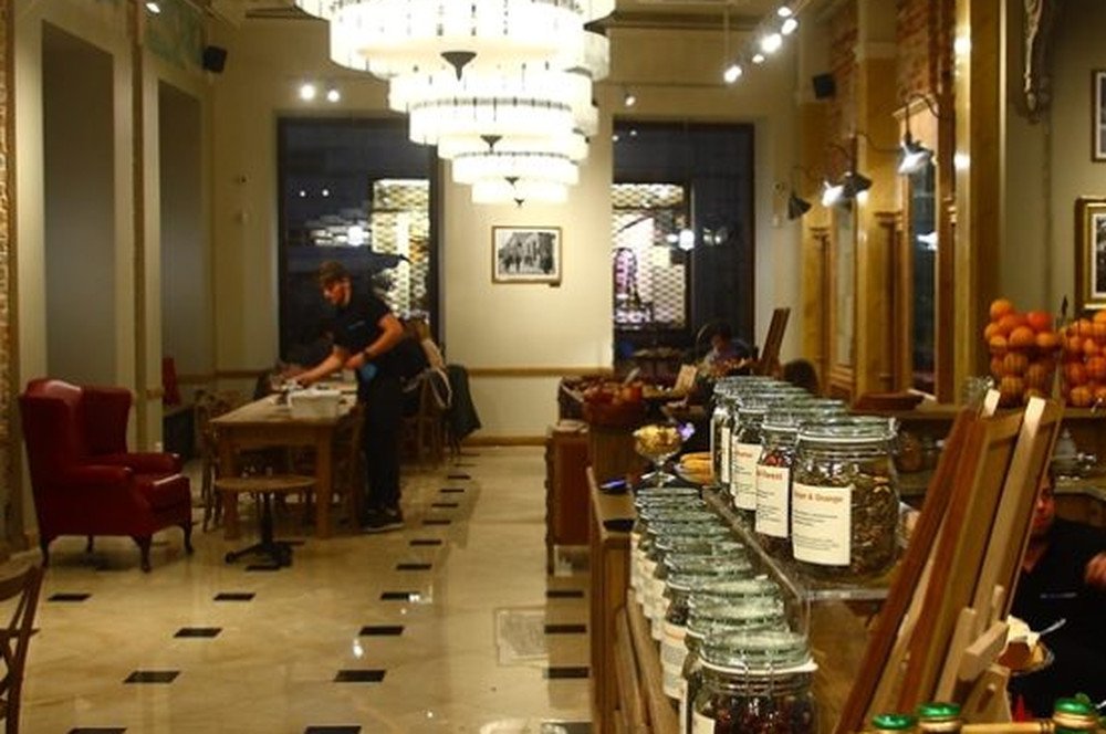 - Postanowiliśmy otworzyć nasze kawiarnie za wyraźną prośbą naszych klientów – słyszymy w Green Cafe Nero.