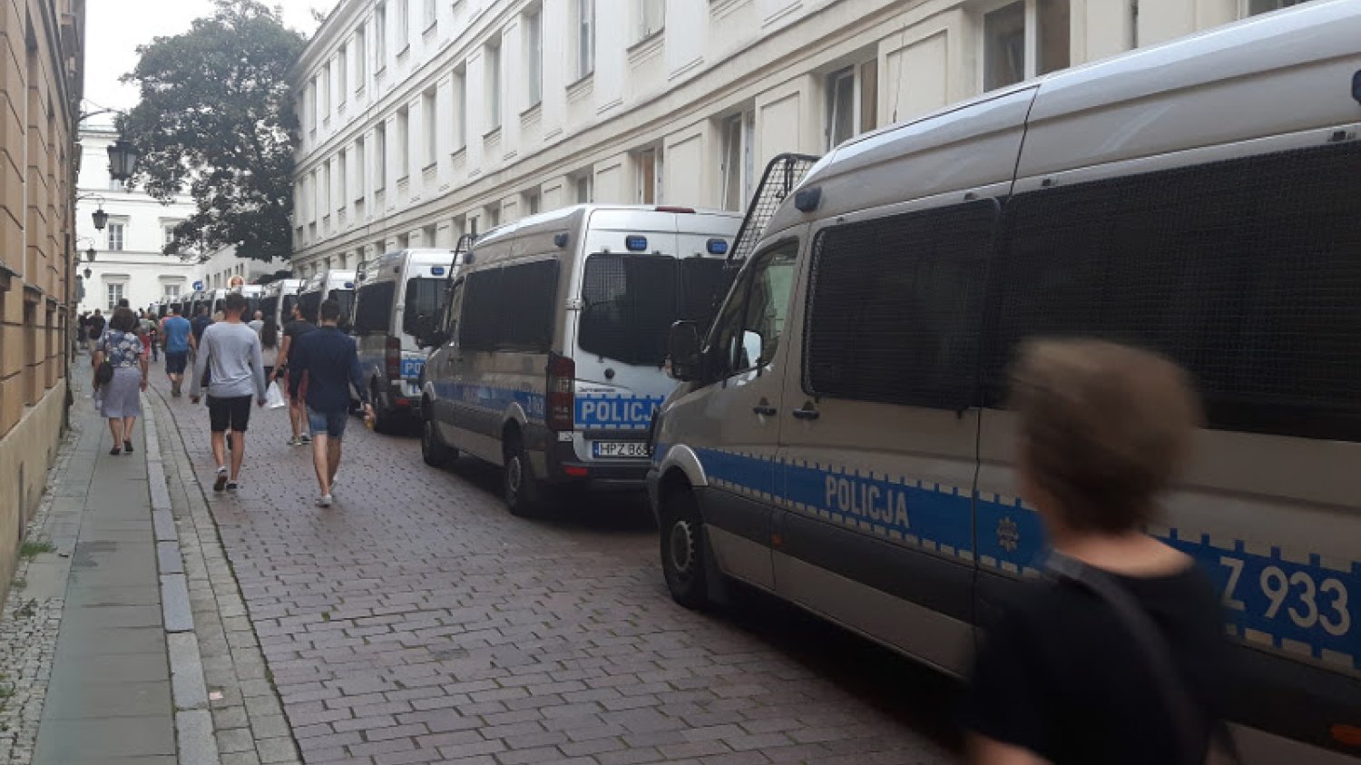 W ostatnich tygodniach często minister zapewnia imprezom masowym godną asystę policji. Na zdjęciu ulica Karmelicka, 10 lipca.