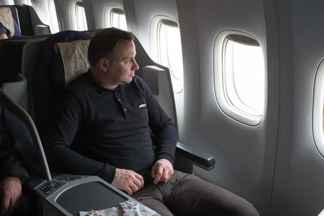 Prezydent Andrzej Duda poleciał do Chin w koszulce marki Red is Bad