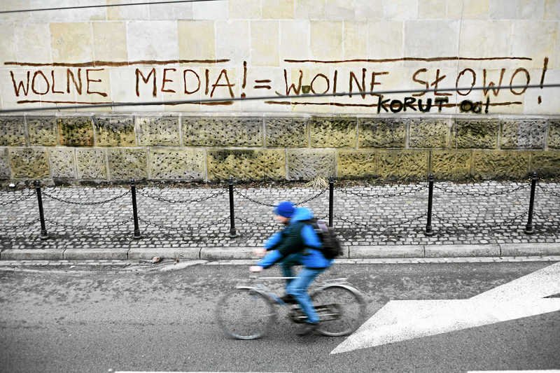 Połowa ludzkości żyje bez wolnych mediów. To najgorzej od 10 lat.