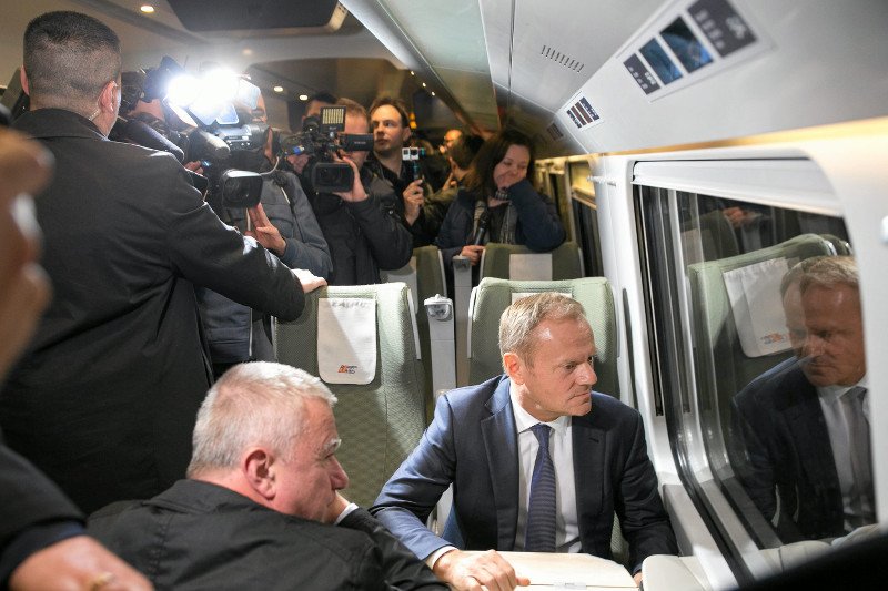 "Tusk dzieli Polaków" – słychać teraz po stronie PiS.