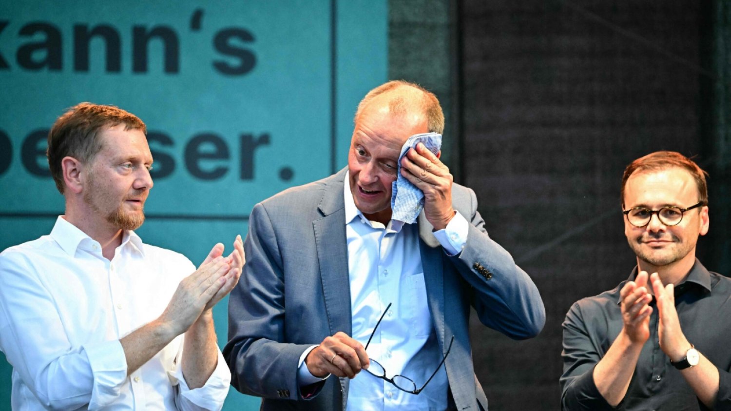 Przyszły kanclerz Niemiec Friedrich Merz (w środku) jest proszony o interwencję ws. swojego zastępcy w CDU. Michael Kretschmer chce złagodzenia sankcji dla Rosji. Przyszły kanclerz Niemiec Friedrich Merz (w środku) jest proszony o interwencję ws. swojego zastępcy w CDU. Michael Kretschmer chce złagodzenia sankcji dla Rosji.