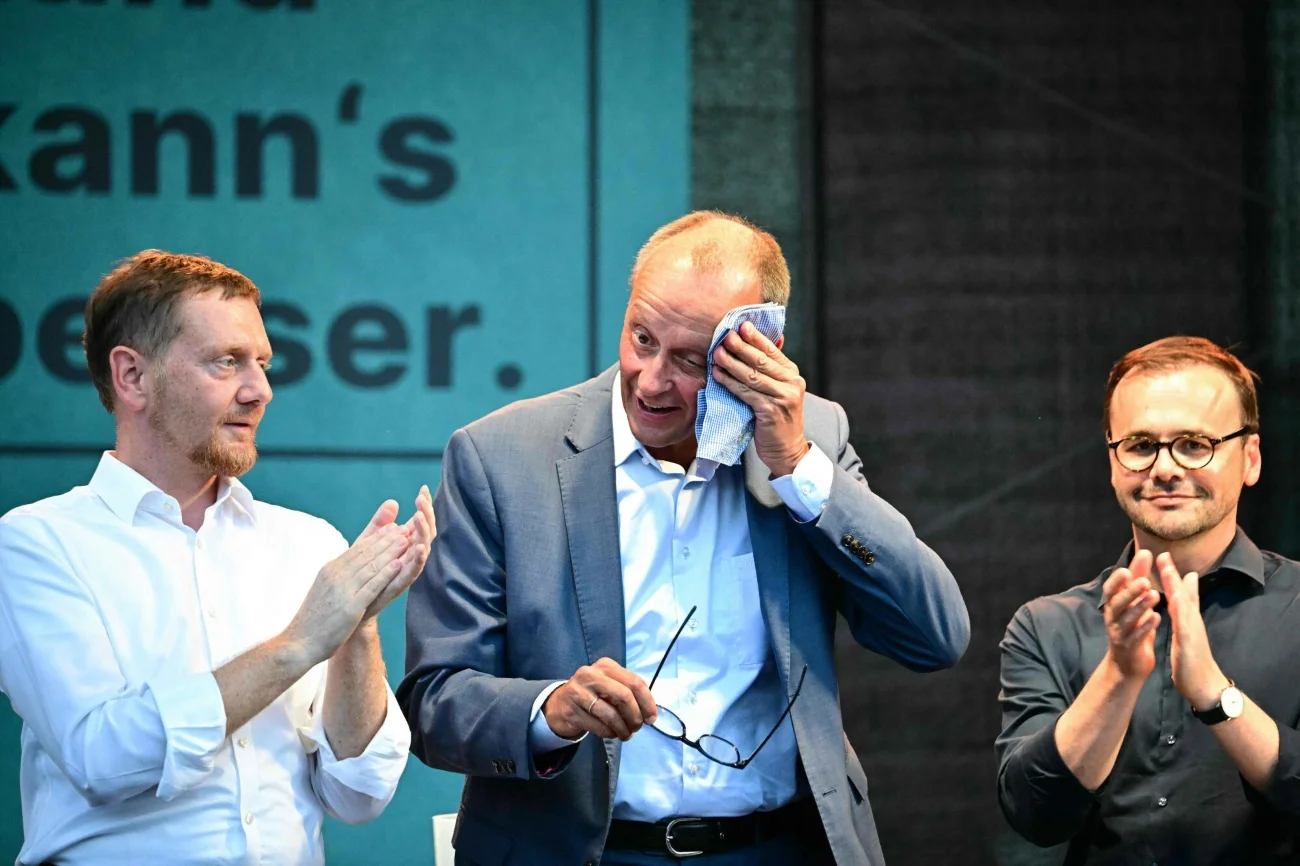 Przyszły kanclerz Niemiec Friedrich Merz (w środku) jest proszony o interwencję ws. swojego zastępcy w CDU. Michael Kretschmer chce złagodzenia sankcji dla Rosji. Przyszły kanclerz Niemiec Friedrich Merz (w środku) jest proszony o interwencję ws. swojego zastępcy w CDU. Michael Kretschmer chce złagodzenia sankcji dla Rosji.