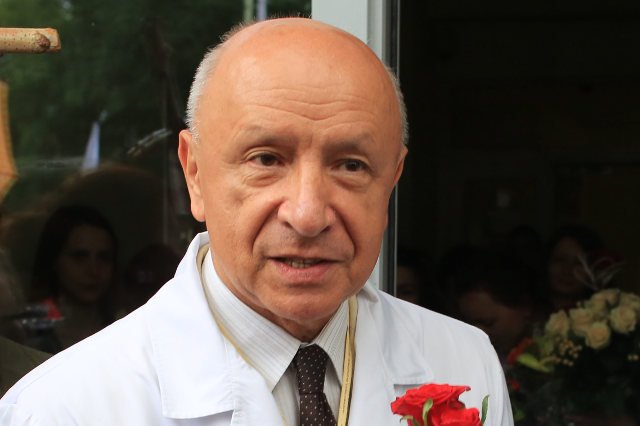 Prof. Chazan twierdzi, że w Szpitalu Świętej Rodziny dwa dni po jego odwołaniu przeprowadzono aborcję.