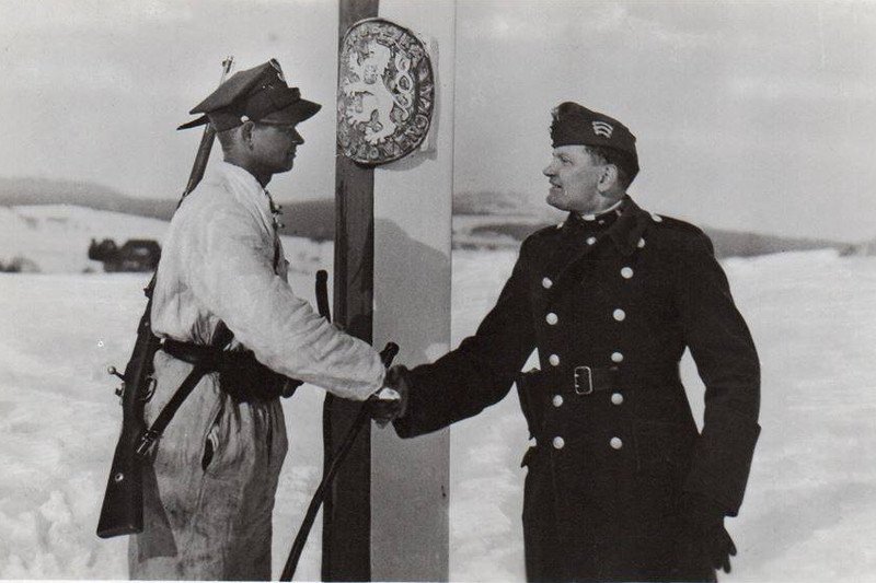 Spotkanie na Przełęczy Użockiej. Tędy, po zajęciu Zakarpacia przez Węgry w marcu 1939 roku, biegła polsko-węgierska granica.