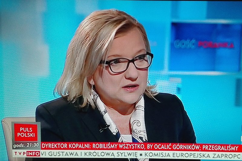 Beata Kempa w TVP info mówi o "tabletowej opozycji". A prowadzący... przypomina, kto jest gwiazdą z tabletu