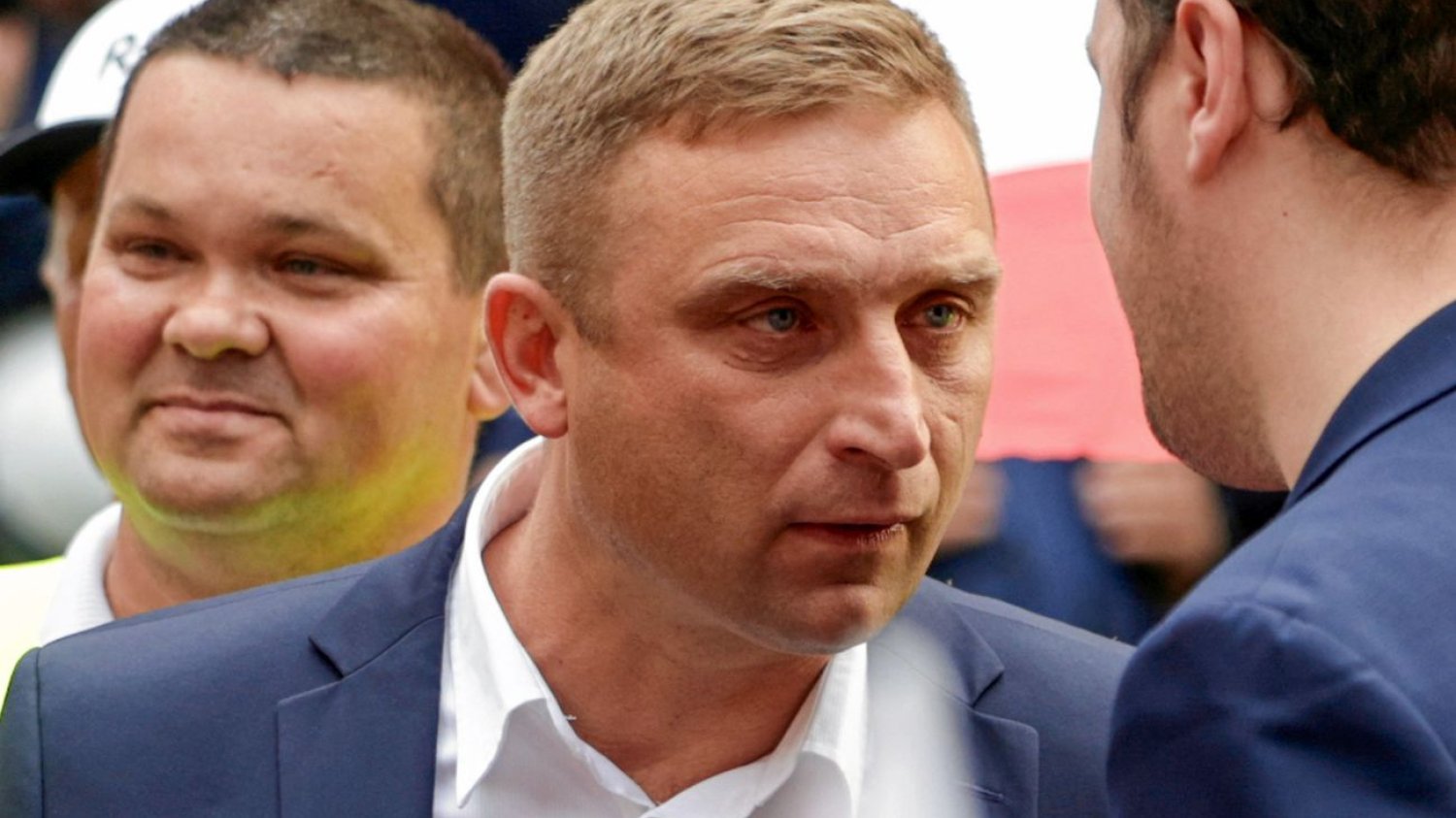 Mieszkańcy Bogatyni wygonili Bąkiewicza z miasta. W rewanżu nazwał ich folksdojczami Mieszkańcy Bogatyni wygonili Bąkiewicza z miasta. W rewanżu nazwał ich folksdojczami