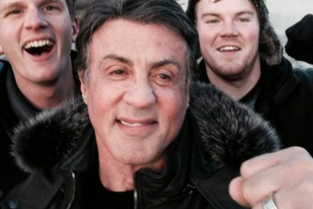 Po pokonaniu "schodów Rocky'ego" Peter Rowe i jego koledzy spotkali Sylvestra Stallone'a, z którym zrobili sobie selfie