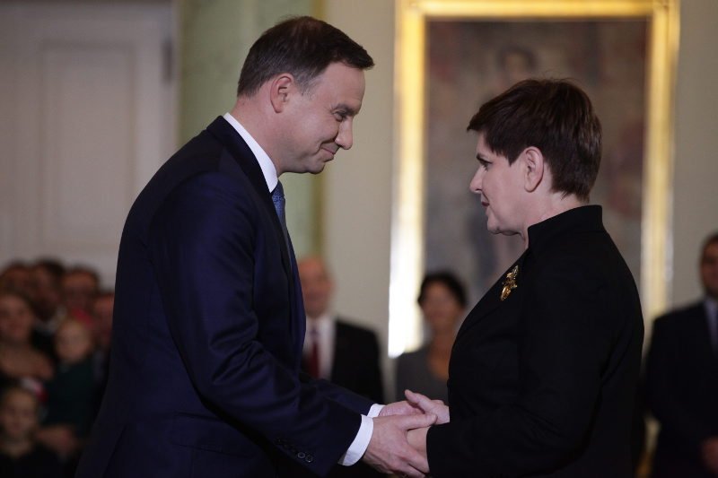 Andrzej Duda i Beata Szydło są często krytykowani, ale w gorszej sytuacji chyba jest premier.