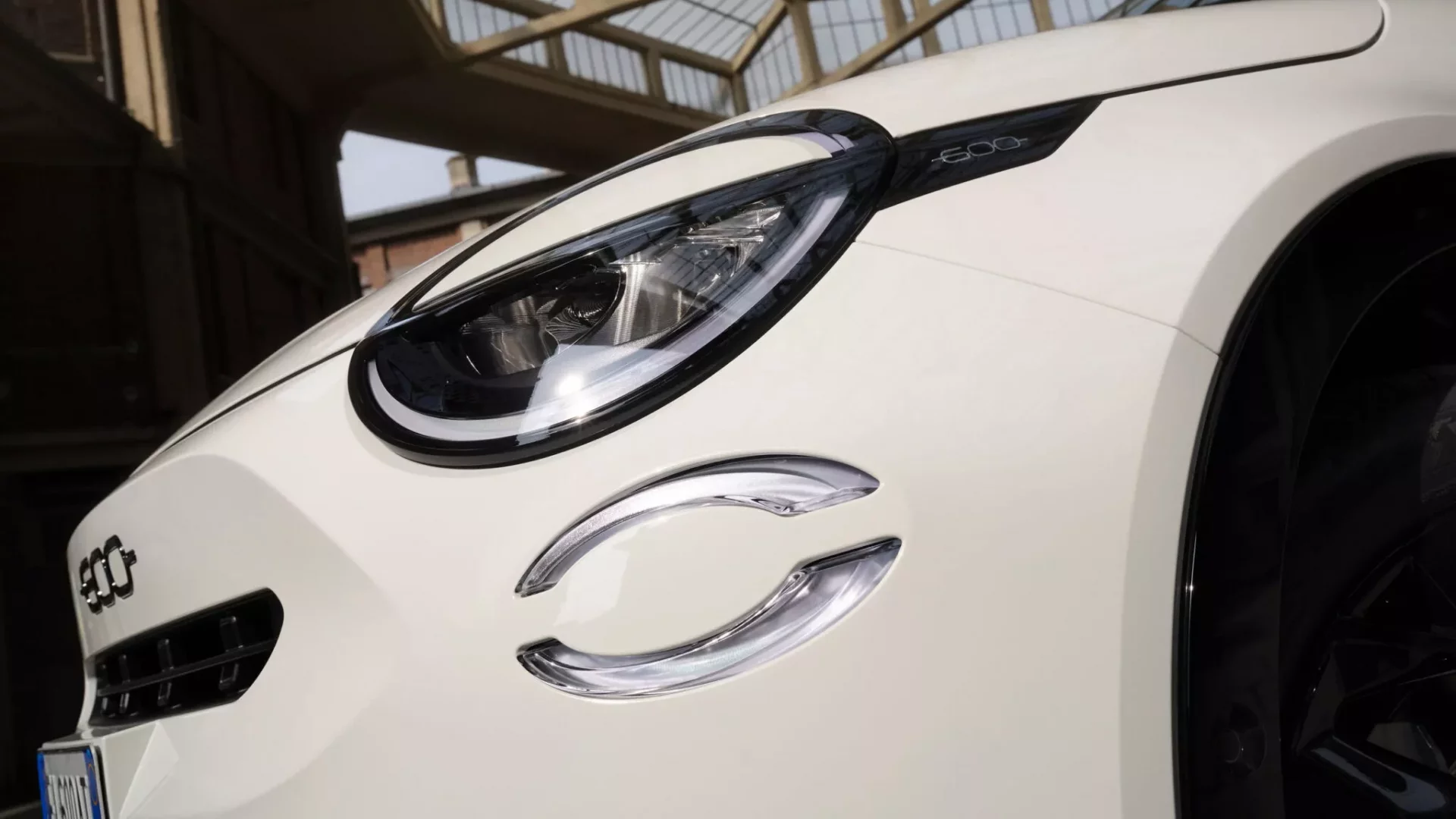 Włosi: elektryki srelektyki. Nowy Fiat 600 ma manualną skrzynię i... silnik benzynowy