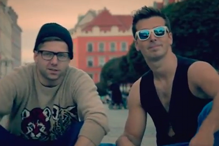 Zrzut ekranu z teledysku "Internety robię".