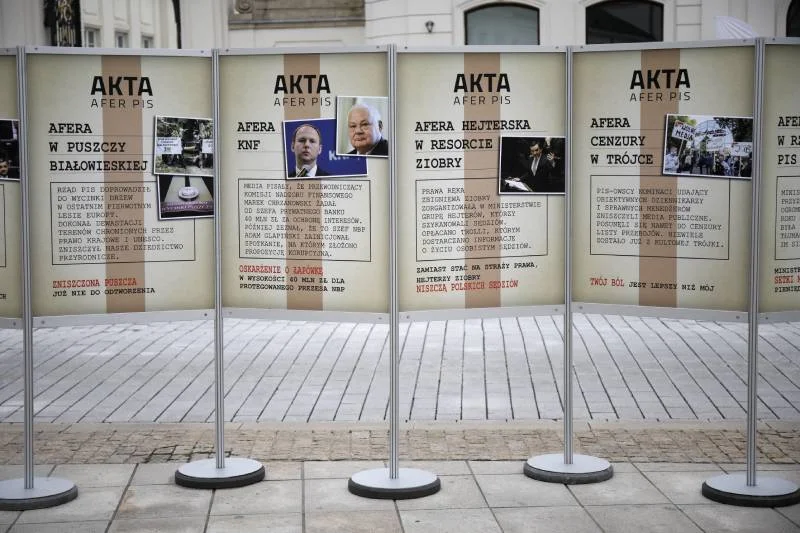 "Akta afer PiS"