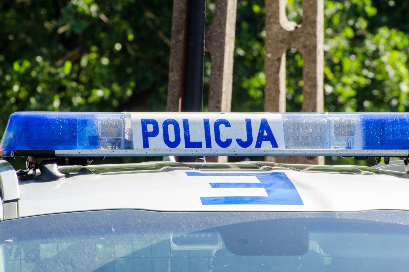 Kolejne dziecko zamknięte w aucie. Sprawą zajęły się odpowiednie służby.