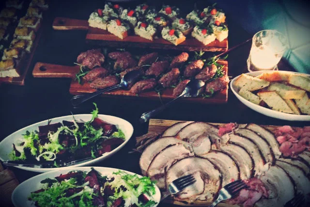 Spróbuj wszystkiego i podziel się z przyjaciółmi. Taka jest idea tapas.