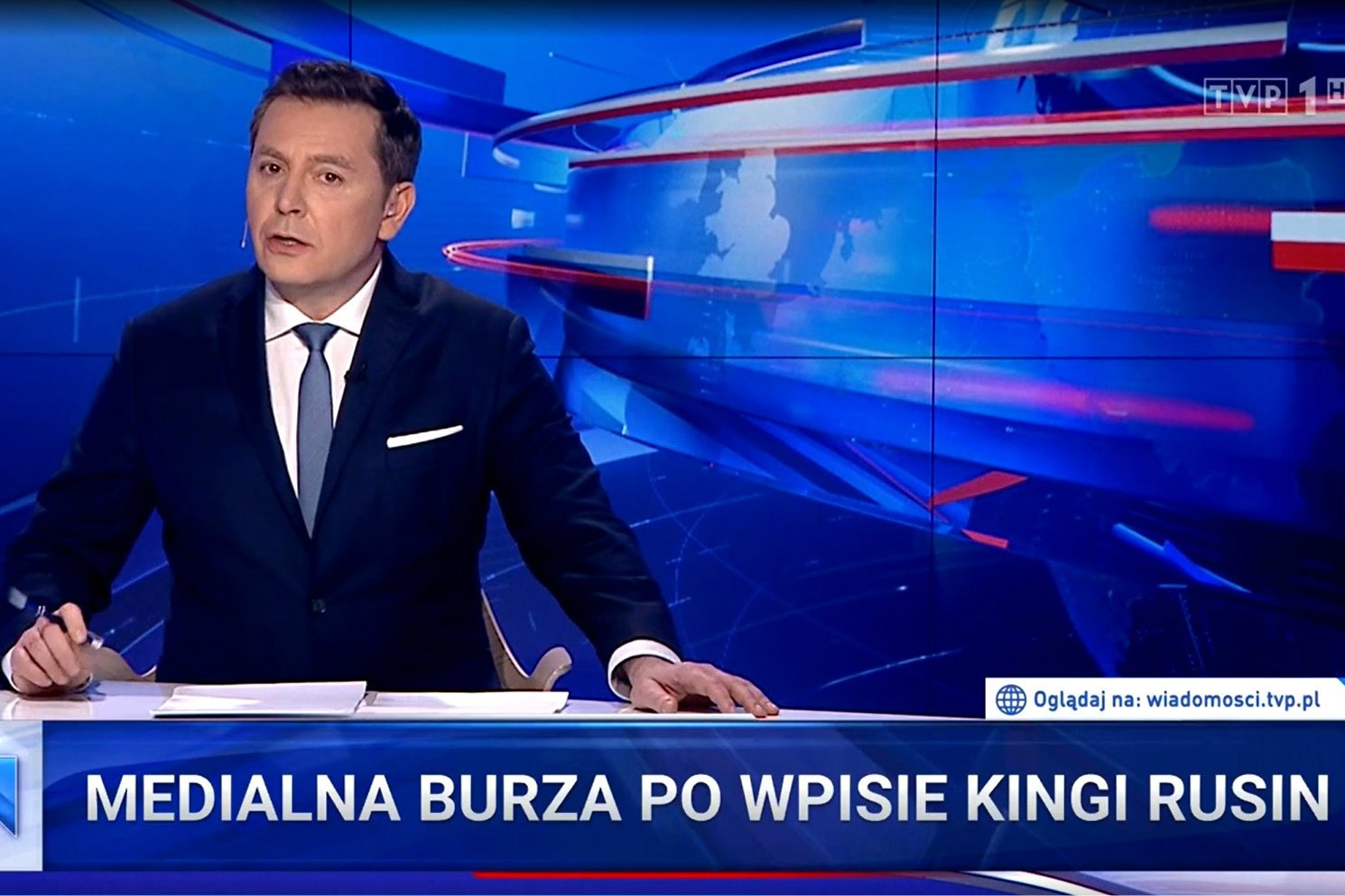 Wiadomości TVP próbowały nieudolnie wyśmiać Kingę Rusin po jej zdjęciu z Adele.