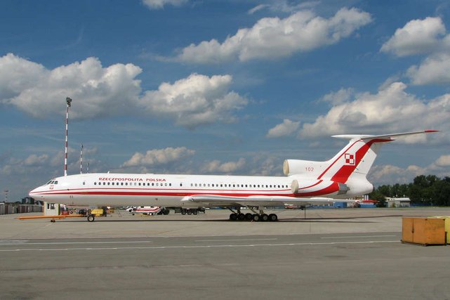 Tupolew Tu-154M, numer 102, obecnie znajduje się na terenie bazy lotniczej w Mińsku Mazowieckim