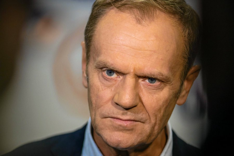 Donald Tusk zwrócił uwagę, że ludziom władzy jest łatwiej o test na koronawirusa niż zwykłym ludziom. Szef EPL uważa, że to oblany test z demokracji.