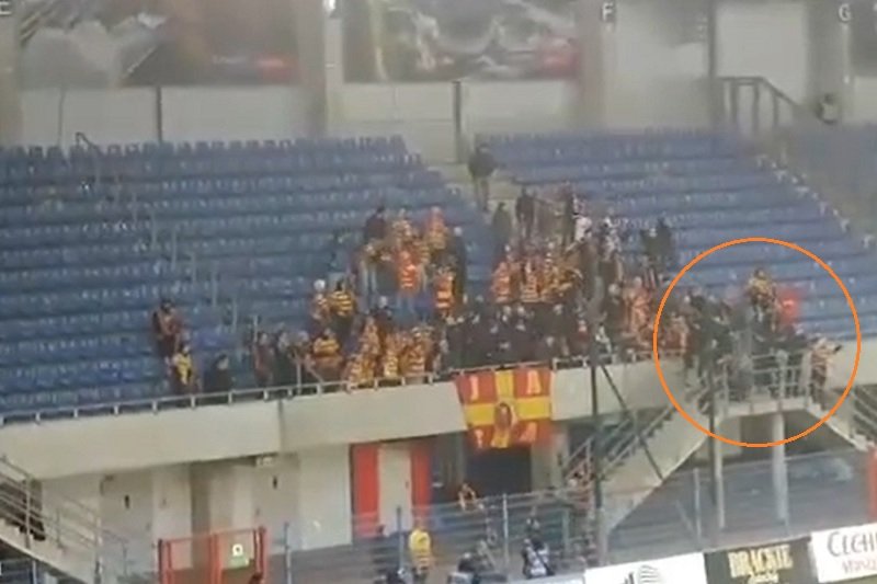 Kibic spadł z trybuny podczas meczu Piast Gliwice – Jagiellonia Białystok.