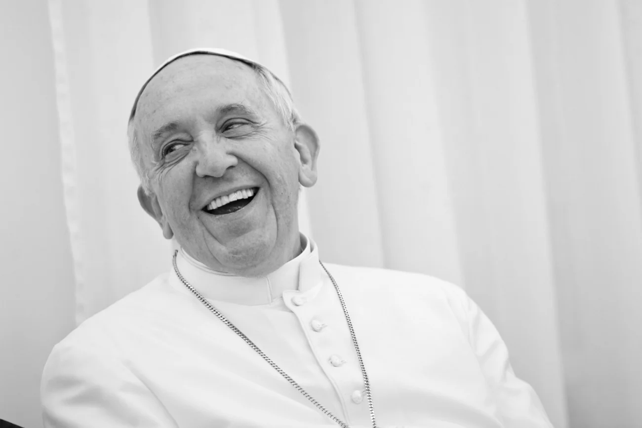 Papież Franciszek nie żyje. W Niedzielę Wielkanocną spotkał się z J.D. Vancem.