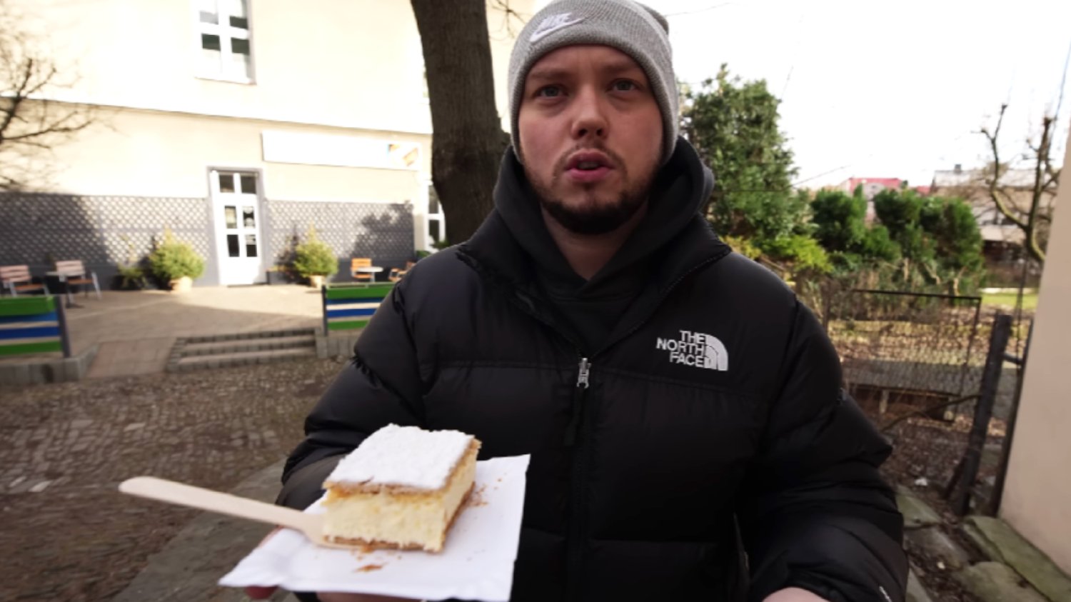 Kremówki w Wadowicach. Książulo testuje ulubione ciastka Jana Pawła II