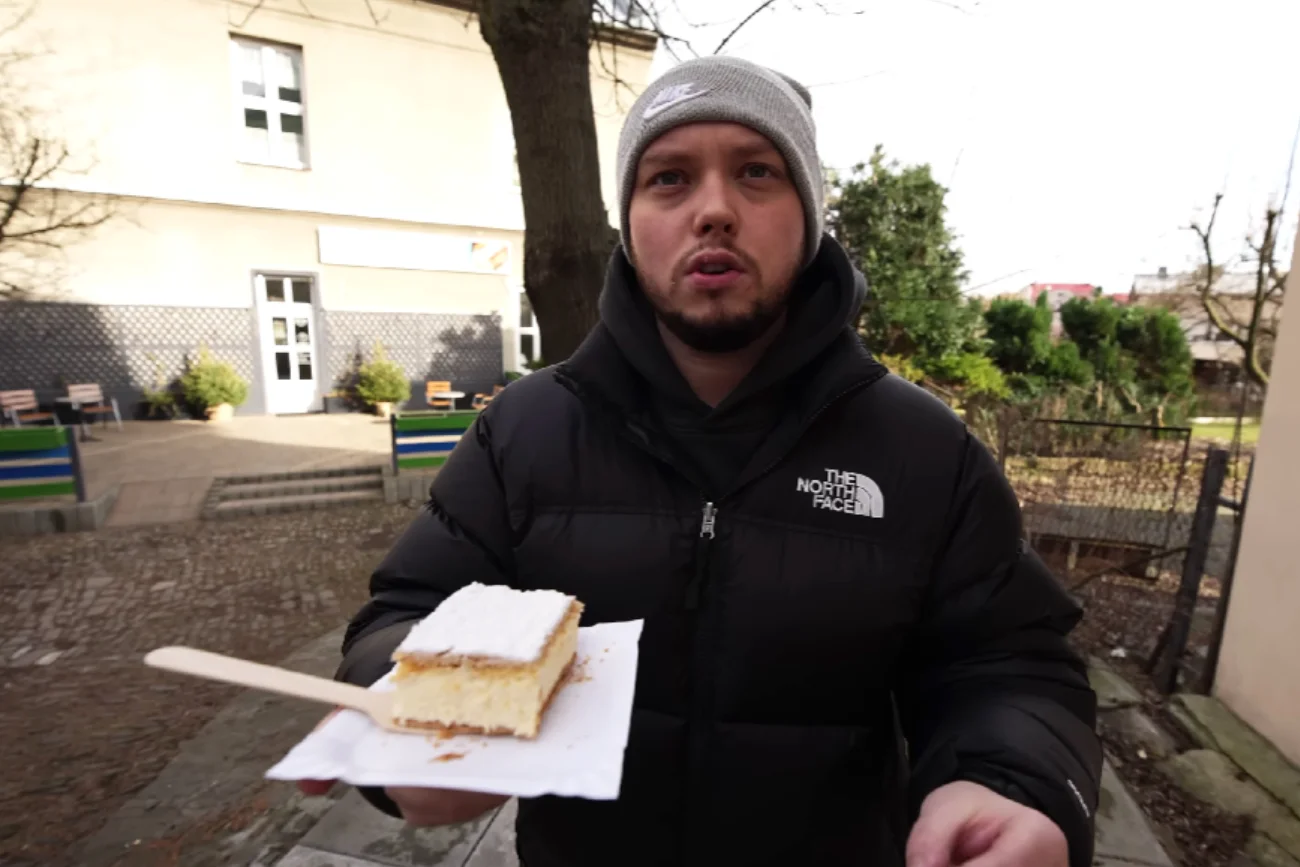 Kremówki w Wadowicach. Książulo testuje ulubione ciastka Jana Pawła II