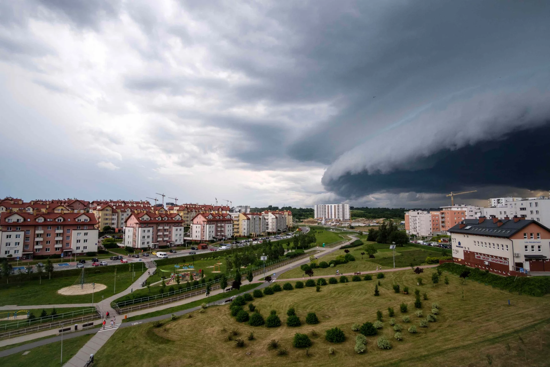 Początek przyszłego tygodnia zapowiada się deszczowo i burzowo.