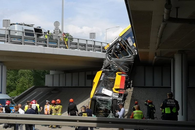 W Warszawie doszło do tragicznego wypadku autobusu.