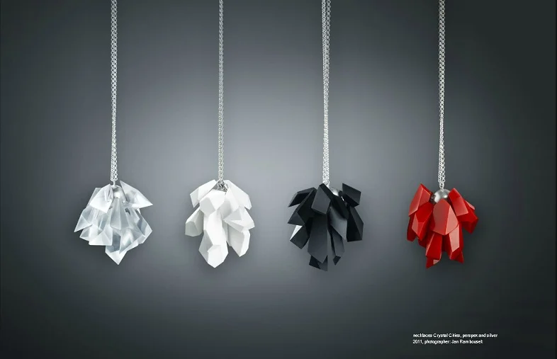 necklaces Crystal Cities, projekt: Markéta Richterová, fotograf: Jan Rambausek