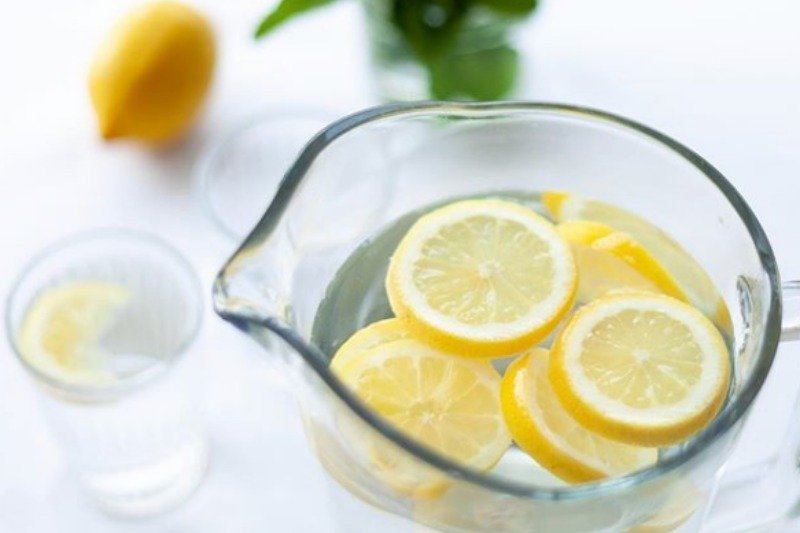 Woda z cytryną pita regularnie wzmocni nasz organizm