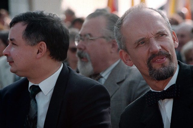 Janusz Korwin-Mikke zna Jarosława Kaczyńskiego od lat, o czym świadczy m.in. to archiwalne zdjęcie