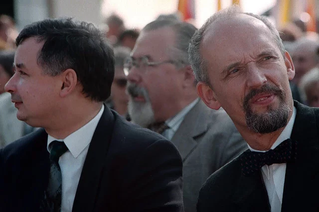 Janusz Korwin-Mikke zna Jarosława Kaczyńskiego od lat, o czym świadczy m.in. to archiwalne zdjęcie