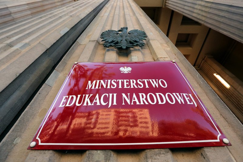 Nadużycie w MEN. Kondrat korzystał ze służbowego samochodu w prywatnym celu.