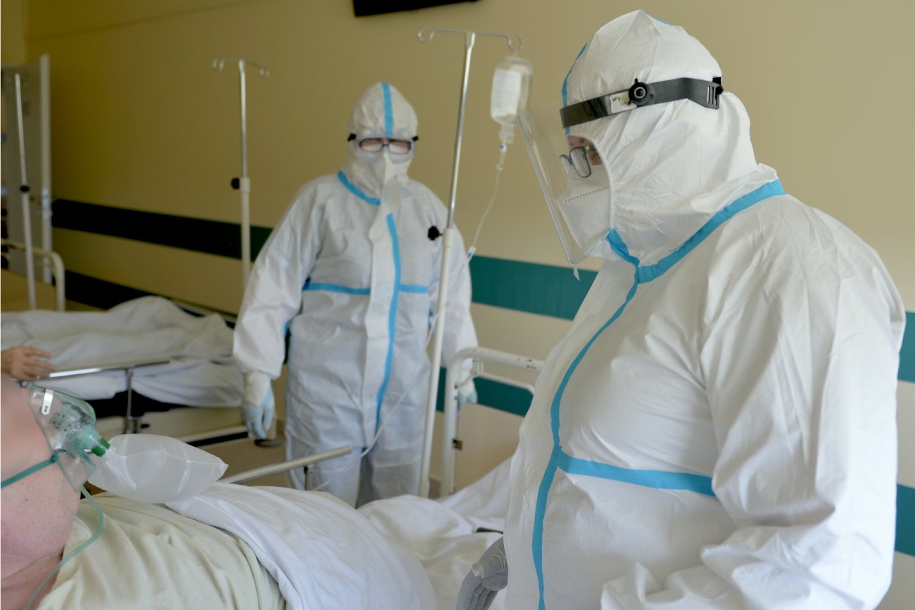 W Busku-Zdroju zmarła matka z córką. Ojciec wciąż walczy z COVID-19 w szpitalu