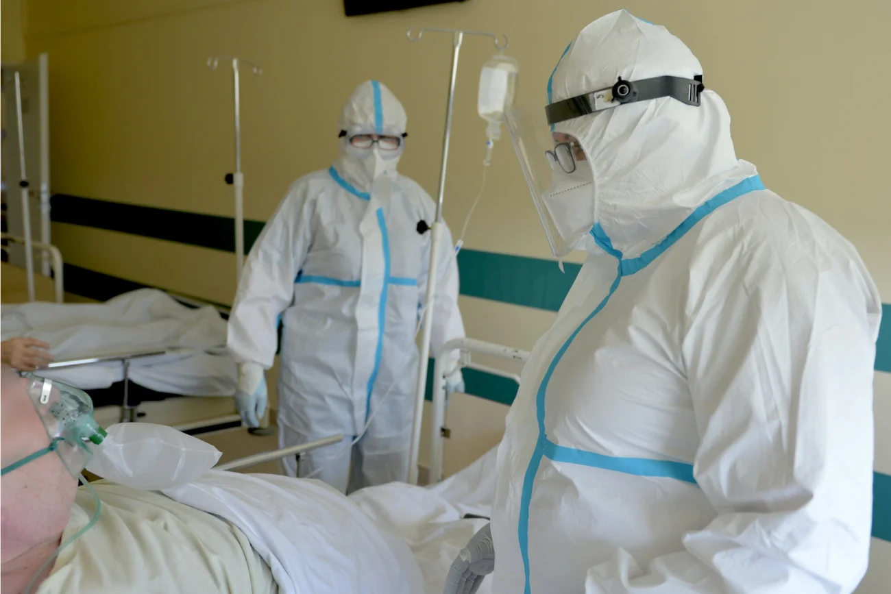 W Busku-Zdroju zmarła matka z córką. Ojciec wciąż walczy z COVID-19 w szpitalu