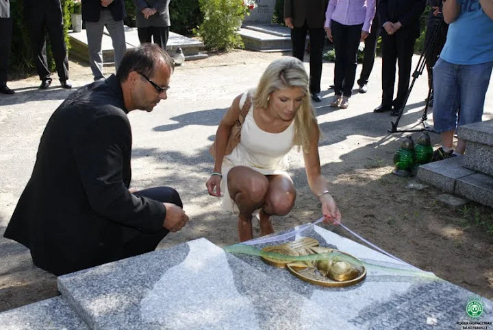 Odsłonięcie płaskorzeźby na grobie Edmunda Szyca.