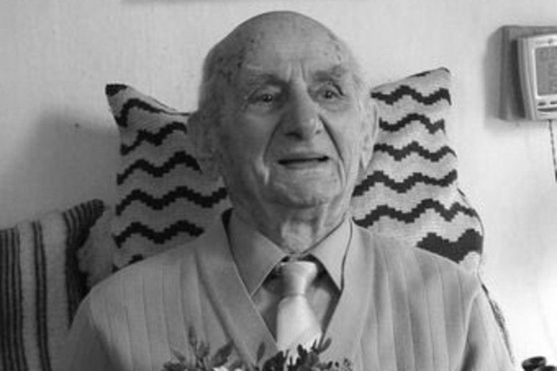 Zmarły przeżył dwie wojny światowe.