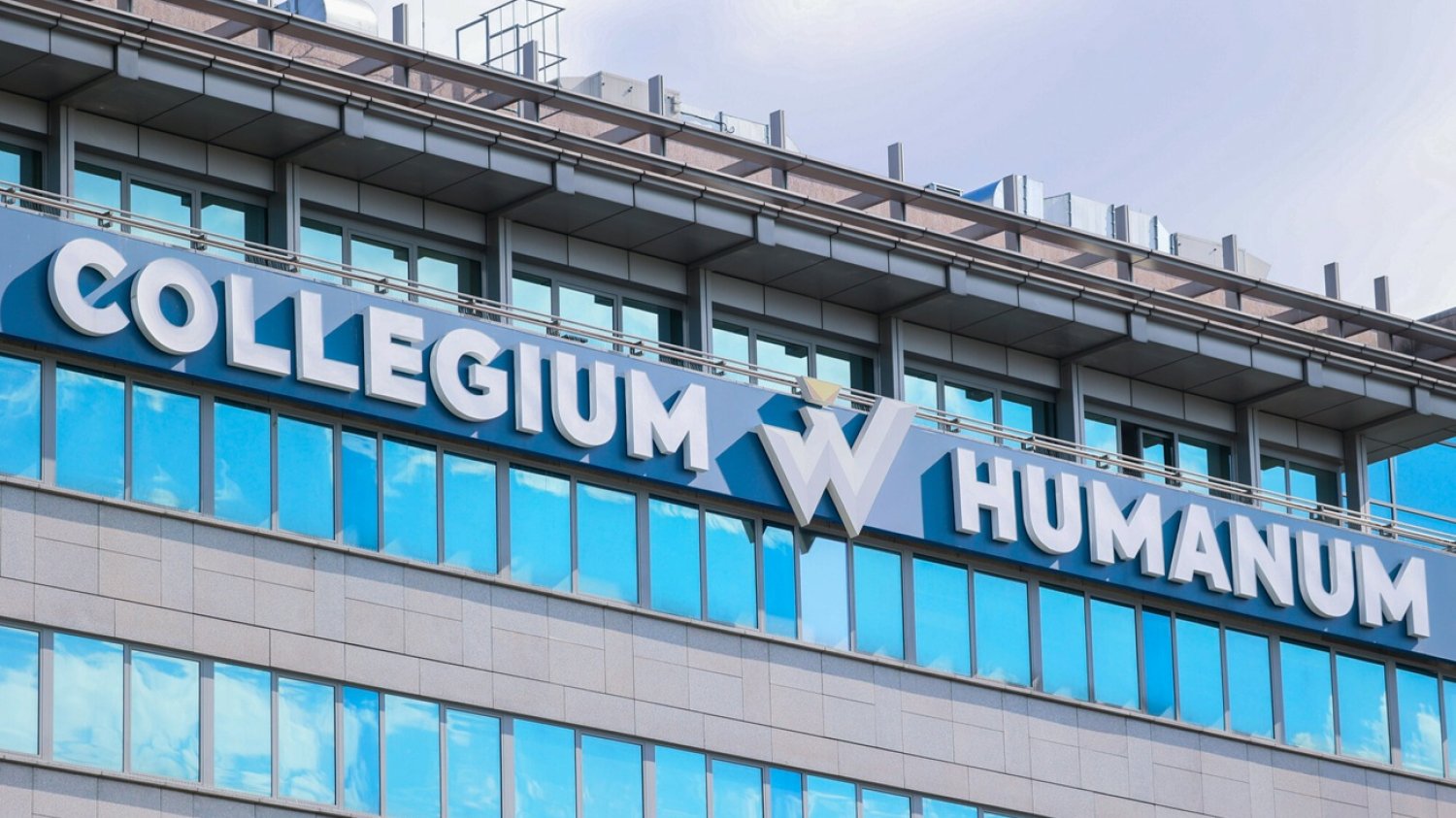 Wszyscy mówią o Collegium Humanum. Wyjaśniamy, skąd wzięła się nazwa uczelni Skąd wzięła się nazwa Collegium Humanum? Wyjaśniamy, co to znaczy