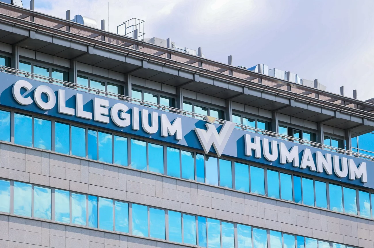 Skąd wzięła się nazwa Collegium Humanum? Wyjaśniamy, co to znaczy