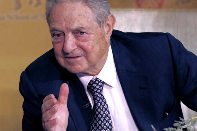 Prawica przekonuje, że George Soros próbuje potajemnie przejąć władzę nad Polską.